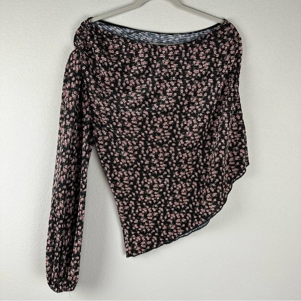 Saylor Black Red Floral Yael Plisse One Shoulder Balloon Sleeve Top Size Medium